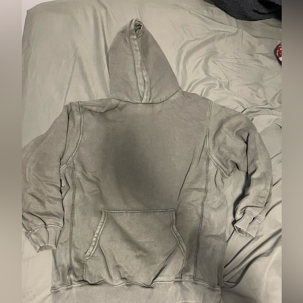 Two medium sweaters - Picture 3 of 5